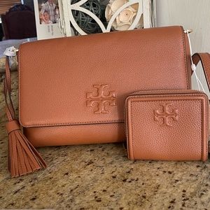 100% authentic New Tory butch Thea crossbody ❤️ and wallet